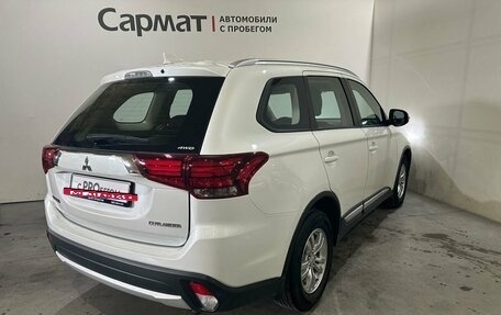 Mitsubishi Outlander III рестайлинг 3, 2018 год, 2 500 000 рублей, 7 фотография