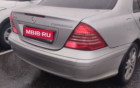 Mercedes-Benz C-Класс, 2005 год, 760 000 рублей, 3 фотография