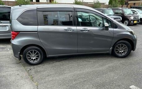 Honda Freed I, 2014 год, 800 000 рублей, 7 фотография