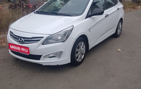 Hyundai Solaris II рестайлинг, 2014 год, 1 050 000 рублей, 1 фотография