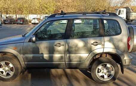 Chevrolet Niva I рестайлинг, 2010 год, 500 000 рублей, 9 фотография