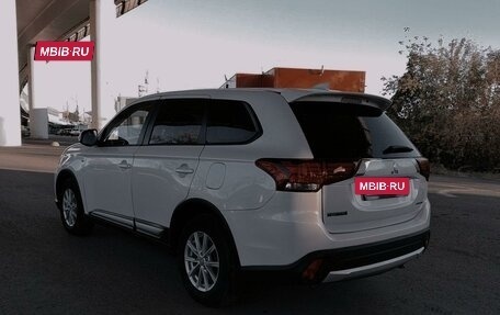 Mitsubishi Outlander III рестайлинг 3, 2017 год, 2 060 000 рублей, 8 фотография