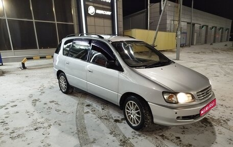 Toyota Ipsum II, 1998 год, 600 000 рублей, 1 фотография