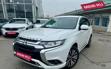 Mitsubishi Outlander III рестайлинг 3, 2022 год, 2 990 000 рублей, 1 фотография