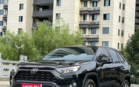 Toyota RAV4, 2021 год, 2 300 000 рублей, 6 фотография