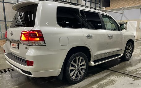 Toyota Land Cruiser 200, 2016 год, 6 700 000 рублей, 7 фотография