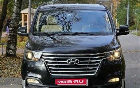 Hyundai H-1 II рестайлинг, 2018 год, 3 599 000 рублей, 2 фотография