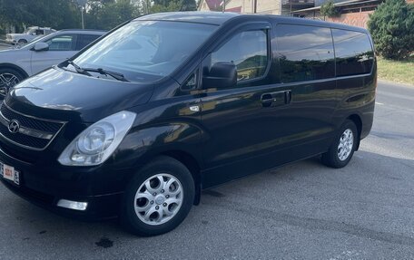 Hyundai H-1 II рестайлинг, 2010 год, 1 670 000 рублей, 4 фотография