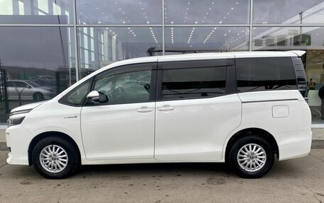 Toyota Voxy III, 2016 год, 2 349 000 рублей, 8 фотография