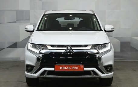 Mitsubishi Outlander III рестайлинг 3, 2022 год, 3 390 000 рублей, 2 фотография