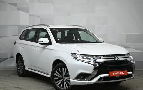 Mitsubishi Outlander III рестайлинг 3, 2022 год, 3 390 000 рублей, 3 фотография