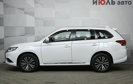 Mitsubishi Outlander III рестайлинг 3, 2022 год, 3 390 000 рублей, 8 фотография