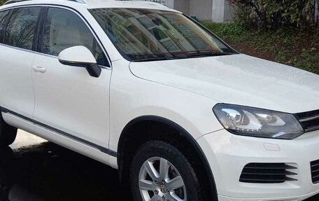 Volkswagen Touareg III, 2011 год, 2 740 000 рублей, 3 фотография