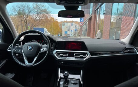 BMW 3 серия, 2019 год, 3 450 000 рублей, 16 фотография