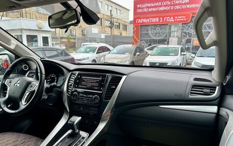 Mitsubishi Pajero Sport III рестайлинг, 2016 год, 3 250 000 рублей, 12 фотография