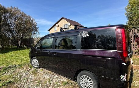 Toyota Noah III, 2014 год, 1 600 000 рублей, 4 фотография