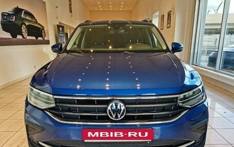 Volkswagen Tiguan II, 2021 год, 3 797 000 рублей, 2 фотография