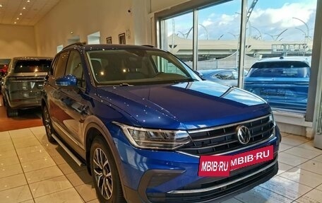 Volkswagen Tiguan II, 2021 год, 3 797 000 рублей, 3 фотография