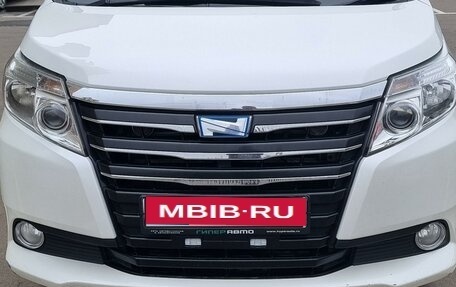 Toyota Noah III, 2014 год, 1 650 000 рублей, 1 фотография