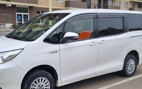 Toyota Noah III, 2014 год, 1 650 000 рублей, 2 фотография