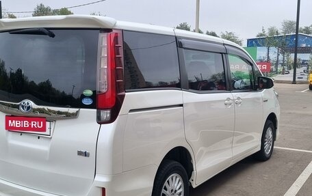 Toyota Noah III, 2014 год, 1 650 000 рублей, 4 фотография