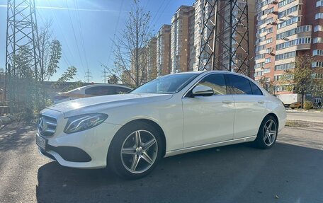 Mercedes-Benz E-Класс, 2018 год, 3 650 000 рублей, 20 фотография