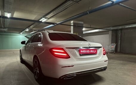 Mercedes-Benz E-Класс, 2018 год, 3 650 000 рублей, 19 фотография