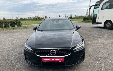 Volvo V60 II, 2020 год, 3 830 555 рублей, 2 фотография