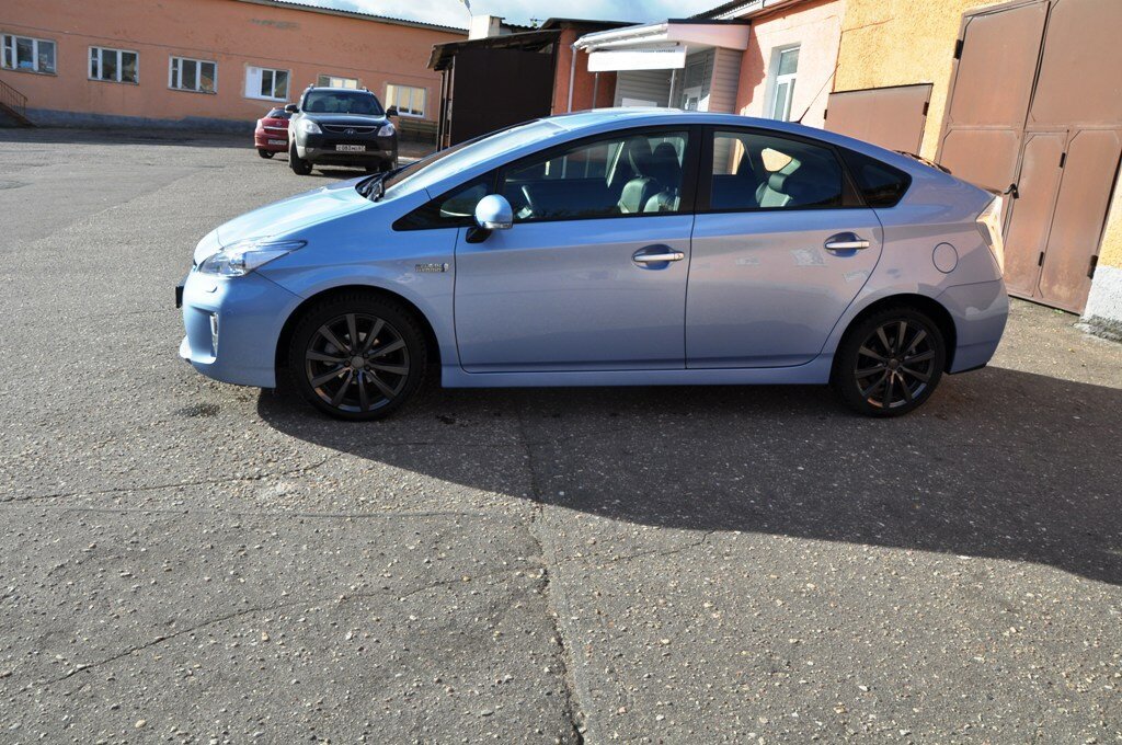 Toyota Prius XW30 рестайлинг, 2015 год, 410 000 рублей, 11 фотография