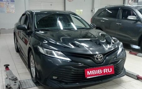 Toyota Camry, 2018 год, 2 300 000 рублей, 2 фотография