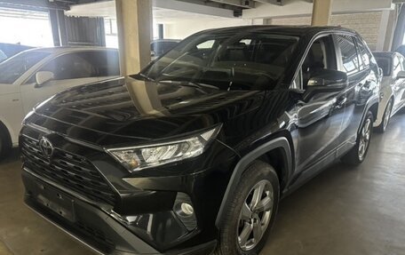 Toyota RAV4, 2021 год, 2 705 000 рублей, 1 фотография