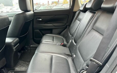 Mitsubishi Outlander III рестайлинг 3, 2013 год, 1 599 000 рублей, 19 фотография