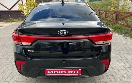 KIA Rio IV, 2018 год, 1 000 000 рублей, 4 фотография