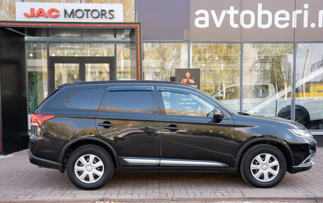 Mitsubishi Outlander III рестайлинг 3, 2017 год, 2 106 000 рублей, 6 фотография