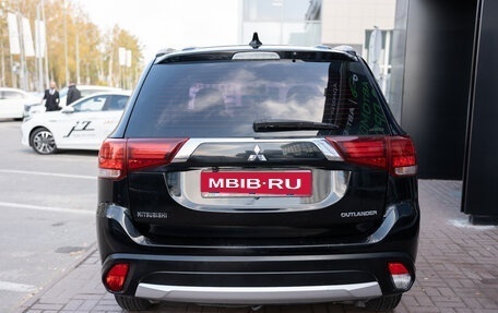 Mitsubishi Outlander III рестайлинг 3, 2017 год, 2 106 000 рублей, 4 фотография