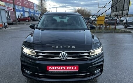 Volkswagen Tiguan II, 2018 год, 2 835 000 рублей, 2 фотография