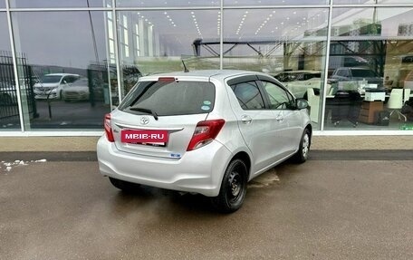 Toyota Vitz, 2015 год, 880 000 рублей, 5 фотография