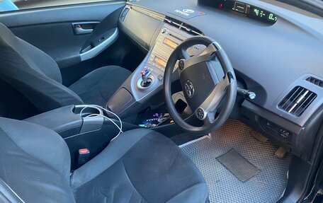 Toyota Prius, 2015 год, 1 460 000 рублей, 3 фотография