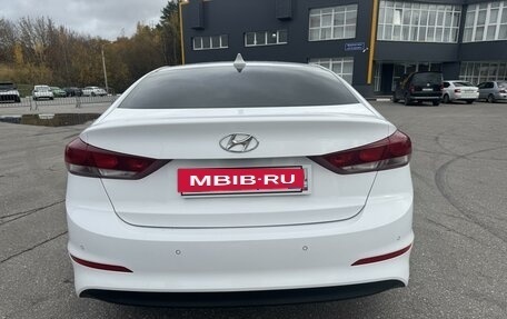 Hyundai Elantra VI рестайлинг, 2018 год, 1 700 000 рублей, 6 фотография