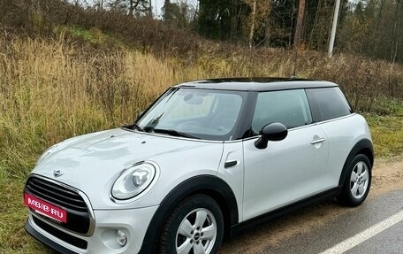 MINI Hatch, 2017 год, 1 990 000 рублей, 3 фотография