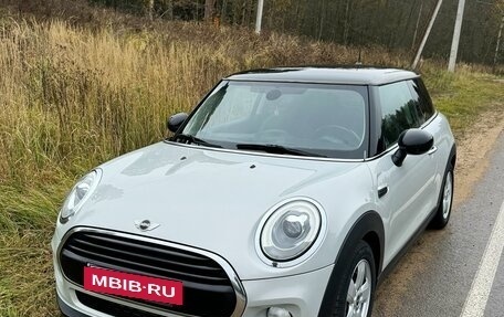 MINI Hatch, 2017 год, 1 990 000 рублей, 2 фотография