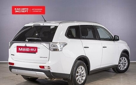 Mitsubishi Outlander III рестайлинг 3, 2014 год, 2 104 000 рублей, 2 фотография