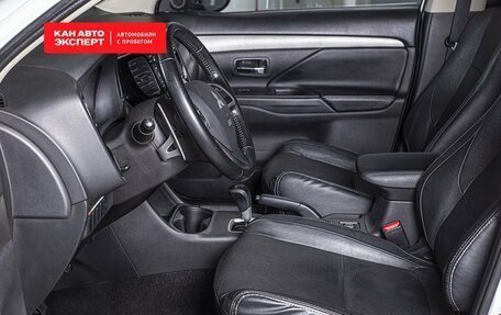 Mitsubishi Outlander III рестайлинг 3, 2014 год, 2 104 000 рублей, 14 фотография