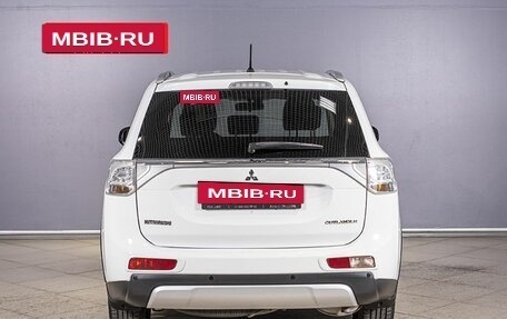 Mitsubishi Outlander III рестайлинг 3, 2014 год, 2 104 000 рублей, 11 фотография