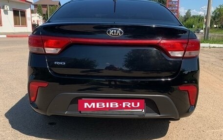 KIA Rio IV, 2018 год, 1 400 000 рублей, 4 фотография