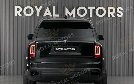 Rolls-Royce Cullinan, 2023 год, 63 990 000 рублей, 4 фотография