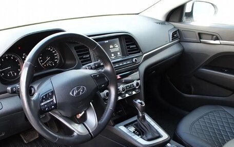 Hyundai Elantra VI рестайлинг, 2020 год, 2 200 000 рублей, 6 фотография