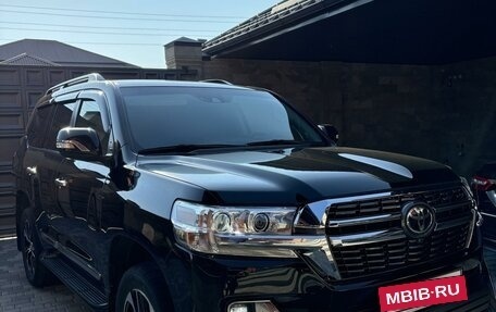 Toyota Land Cruiser 200, 2017 год, 6 950 000 рублей, 4 фотография