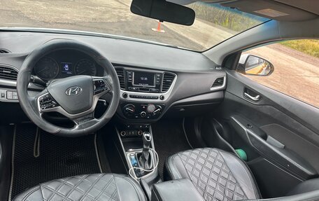 Hyundai Solaris II рестайлинг, 2018 год, 935 000 рублей, 3 фотография