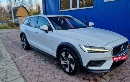 Volvo V60 Cross Country II, 2019 год, 3 050 000 рублей, 10 фотография